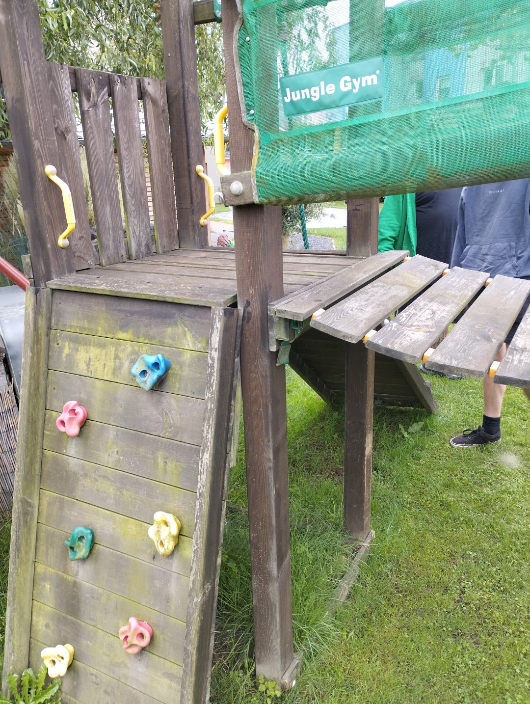 Klettergerüst Spielturm Rutsche Schaukel Sandkasten Jungle Gym restaurieren reparieren umbauen Hängebrücke