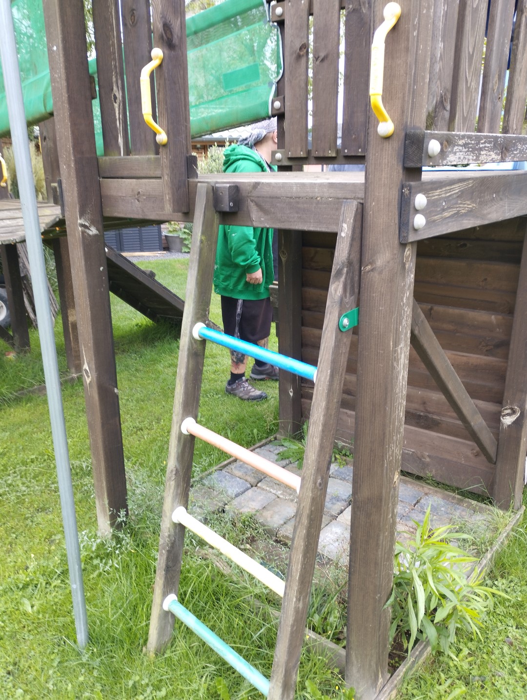 Klettergerüst Spielturm Rutsche Schaukel Sandkasten Jungle Gym restaurieren reparieren umbauen Hängebrücke
