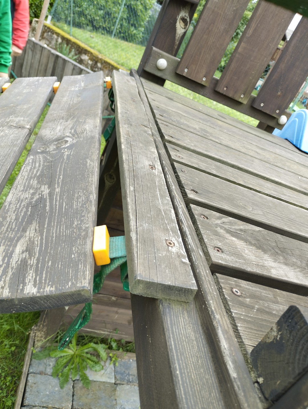 Klettergerüst Spielturm Rutsche Schaukel Sandkasten Jungle Gym restaurieren reparieren umbauen Hängebrücke